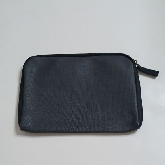 Delta First Class Tumi Cosmetic Bag - Picture 3 of 8